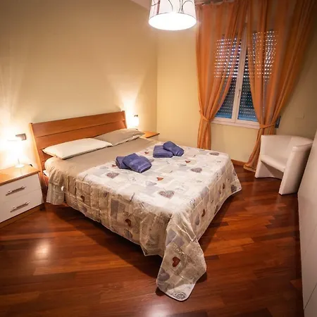 Cinematic Modern Flat, 100 Mt Da Ospedale Apartman Ravenna